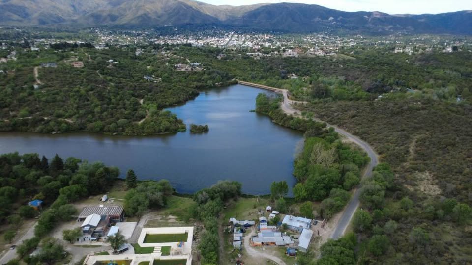 LOTE DE 2.7 HECTAREAS-LA FALDA-FRENTE AL DIQUE