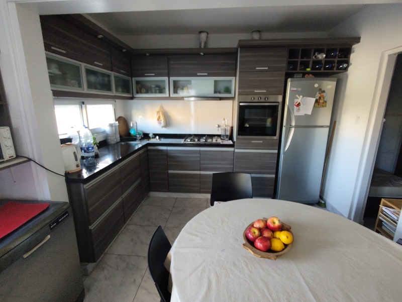 CASA - DEPTOS- LOCAL COMERCIAL - CENTRO LA FALDA.-