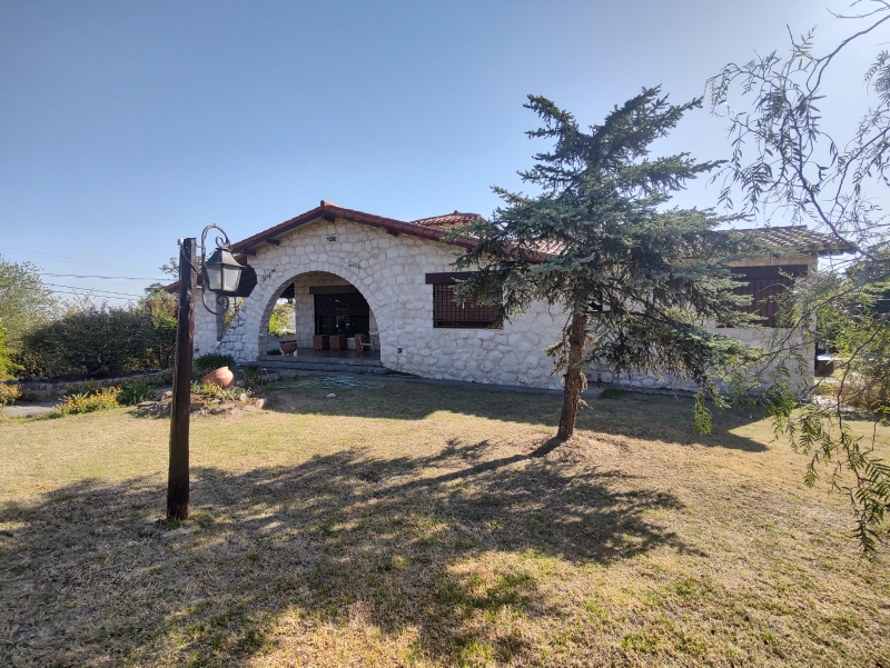 CHALET B° VILLA EDEN - LA FALDA.-