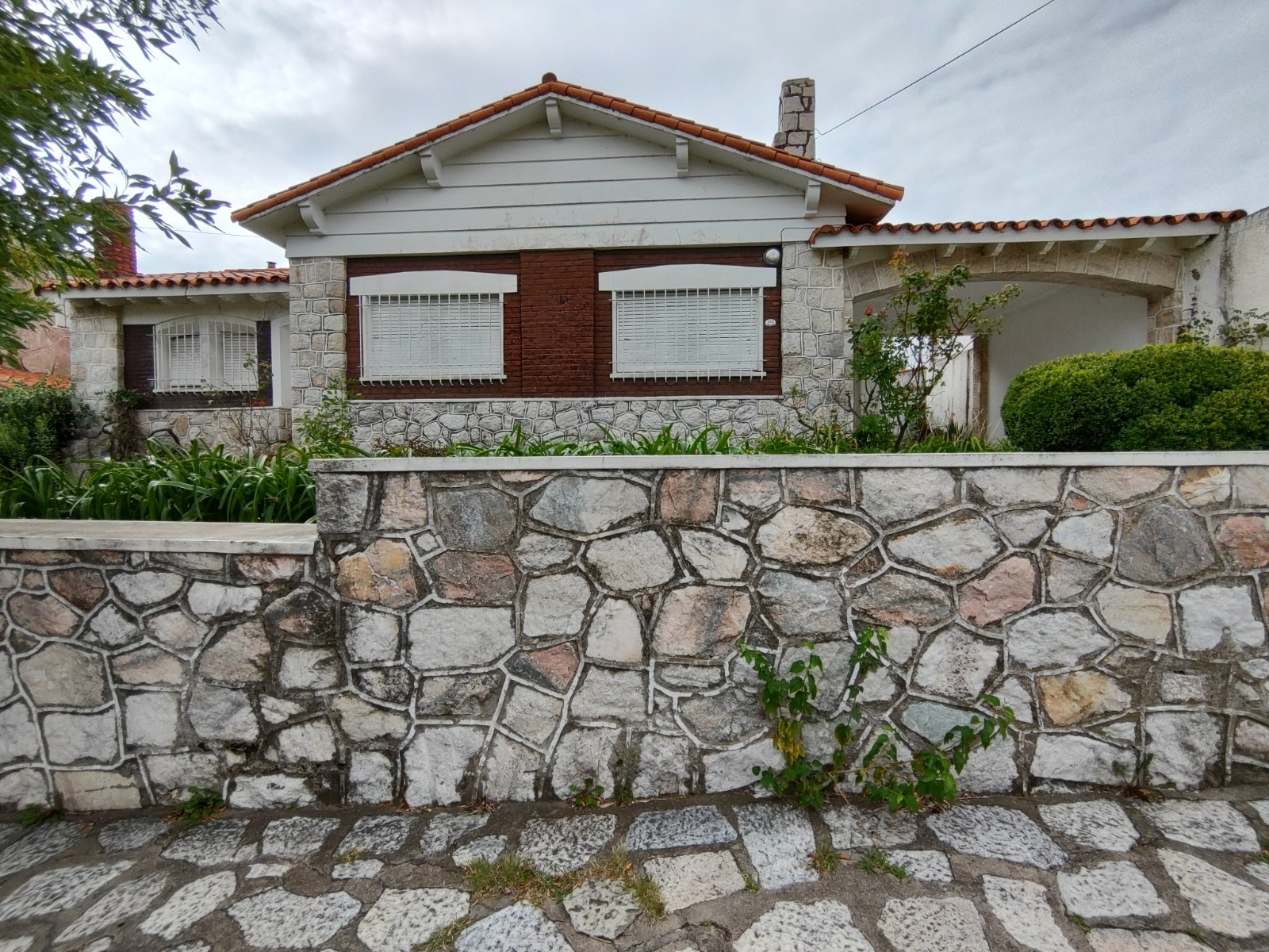 CHALETE B° CENTRO - HUERTA GRANDE.-