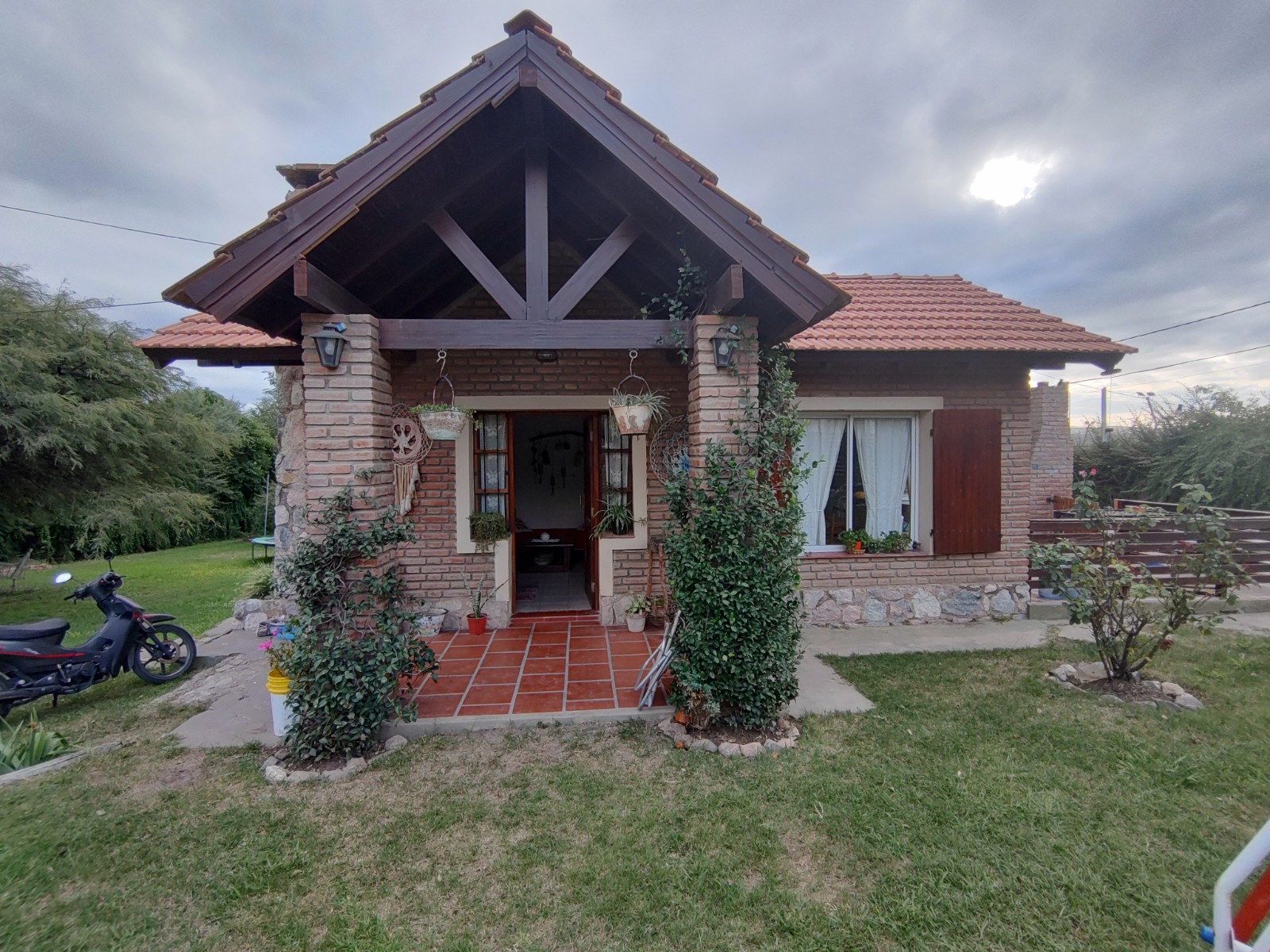 CASA B° EL ALTO - LA FALDA.-