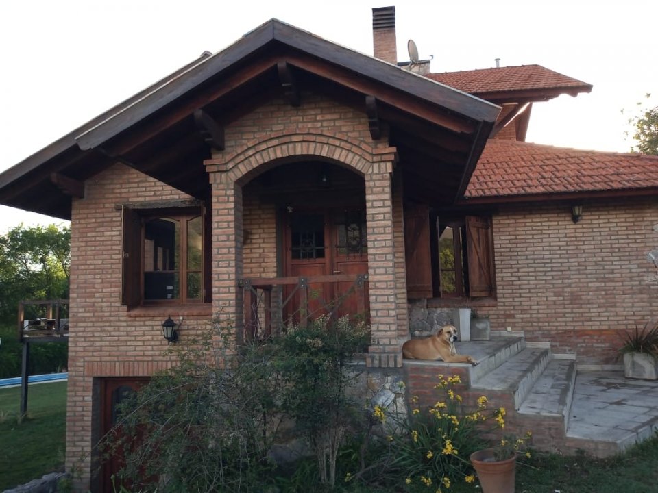 CASA B° VILLA EDEN - LA FALDA.-