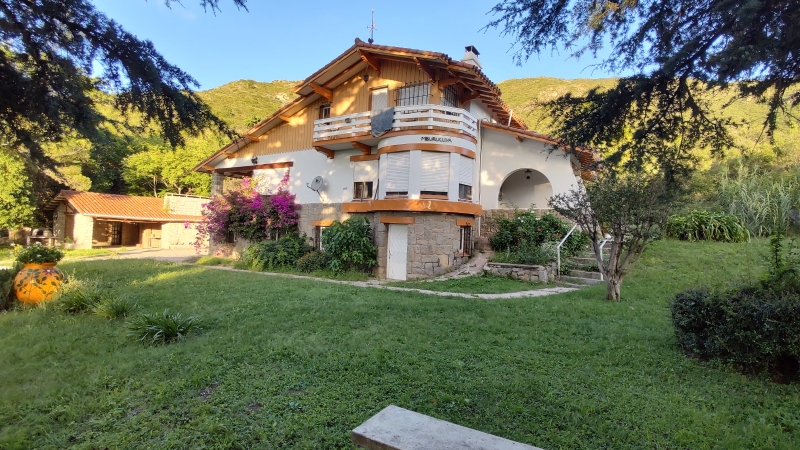 CHALET B° VILLA EDEN - LA FALDA.-