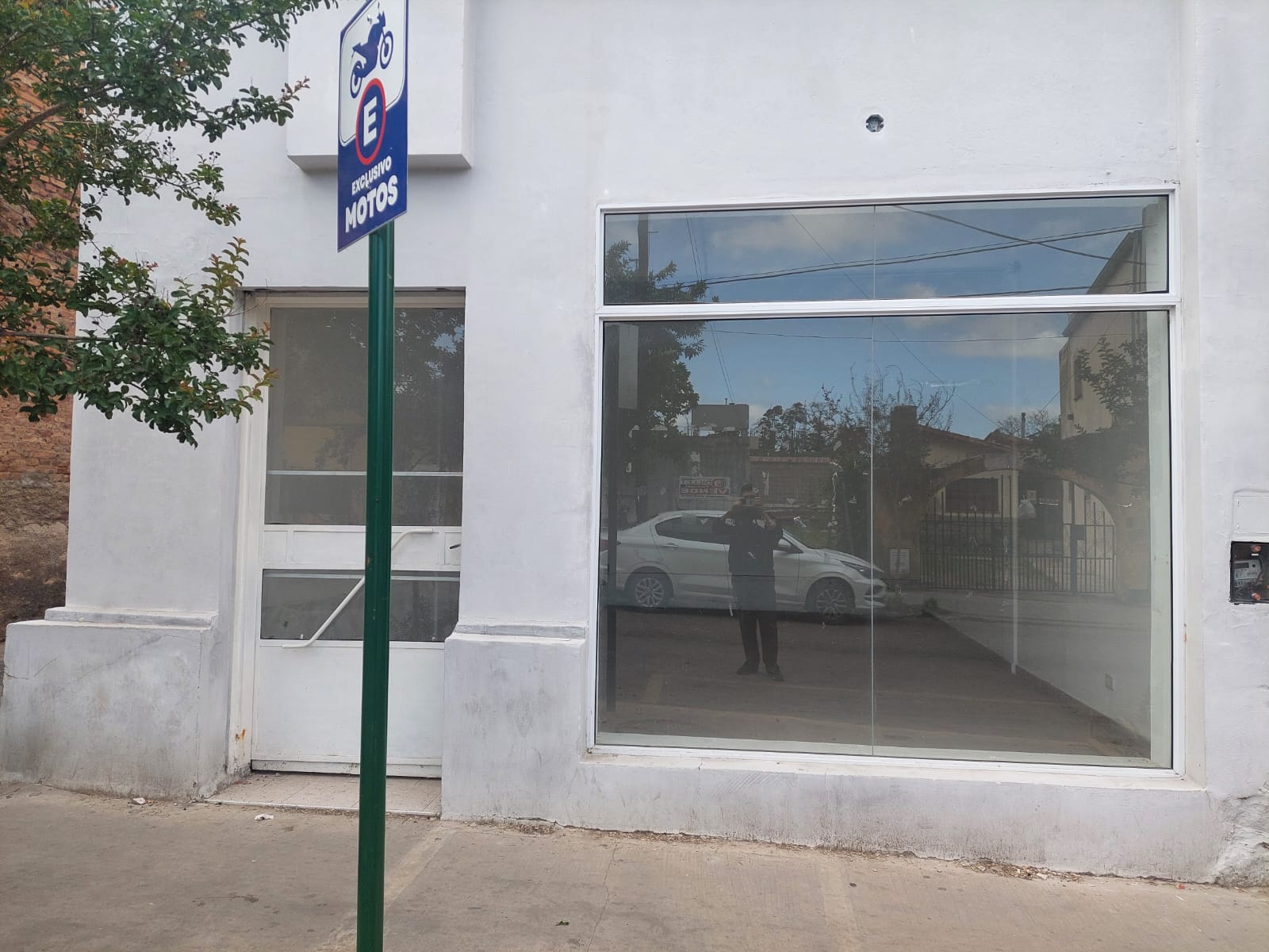 LOCAL - BÂ° CENTRO - LA FALDA.-