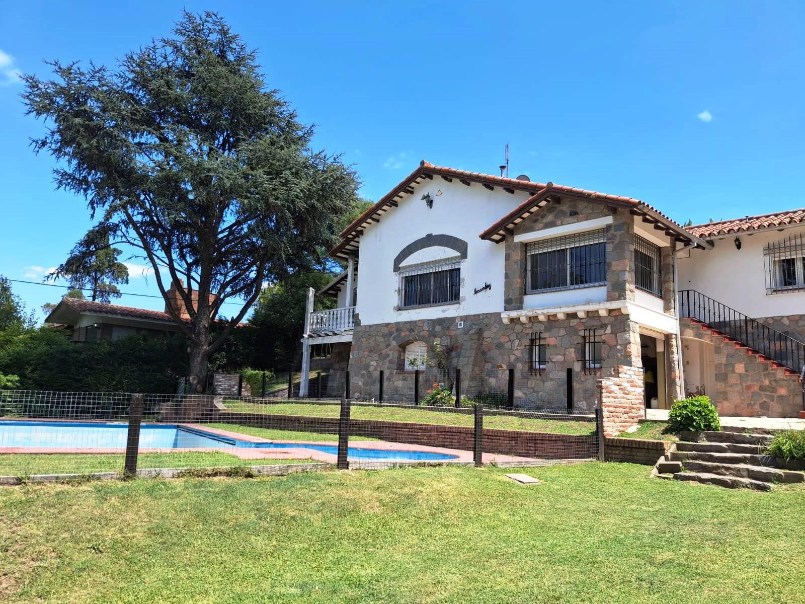 CHALET B° VILLA EDEN - LA FALDA.-