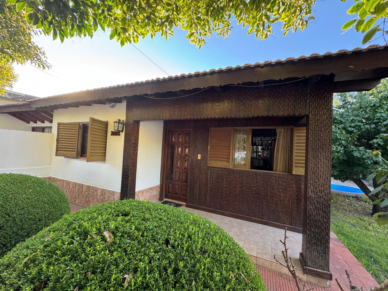 CASA B° SANTA ROSA - LA FALDA.-