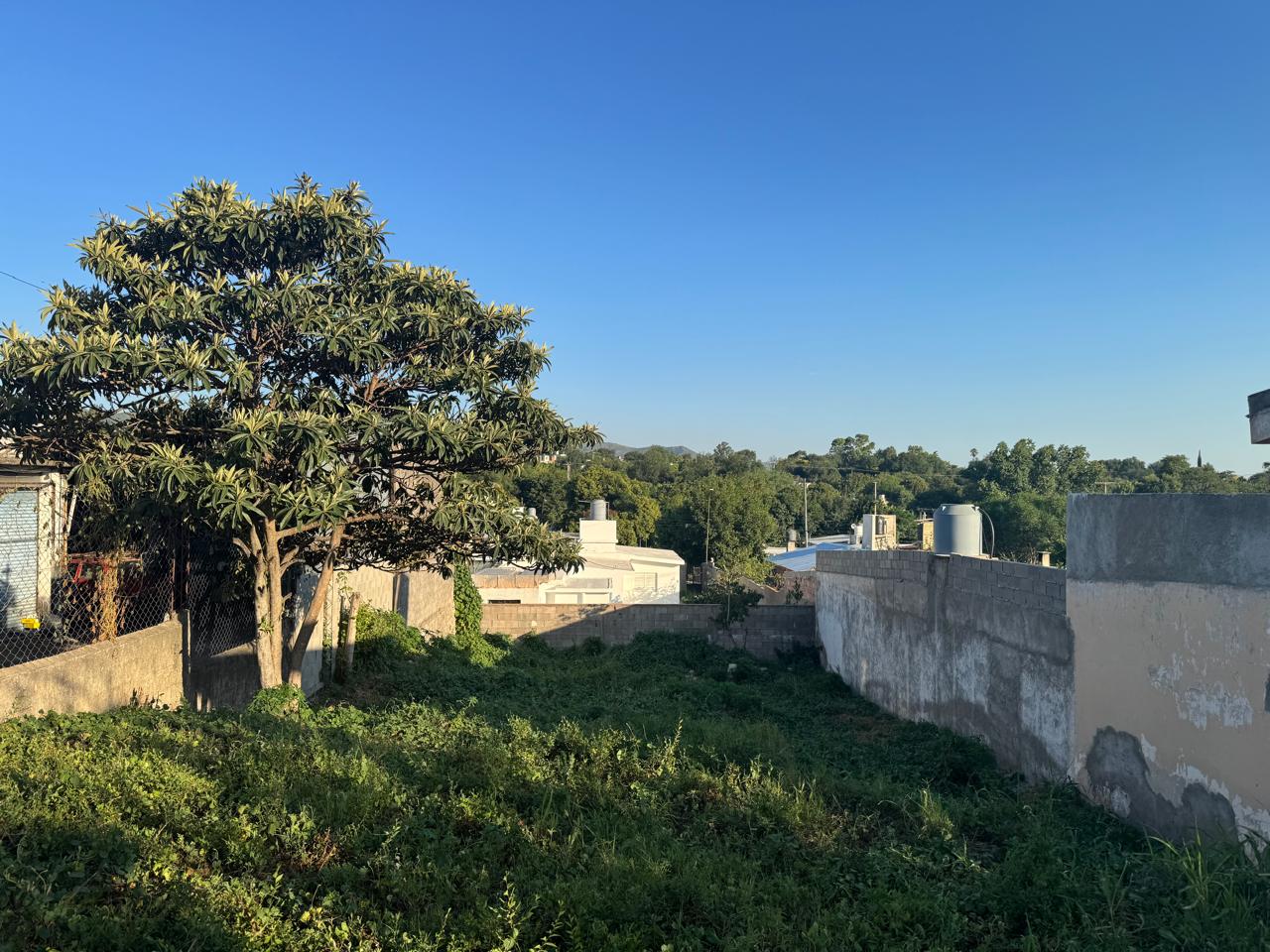 TERRENO SOBRE RUTA 38 - LA FALDA + CASA.-