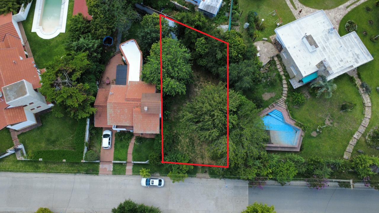 TERRENO B° VILLA EDEN - LA FALDA.-