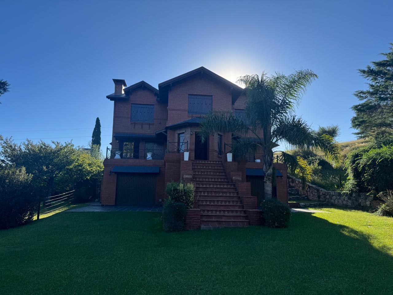 CASA B° VILLA EDEN - LA FALDA.-