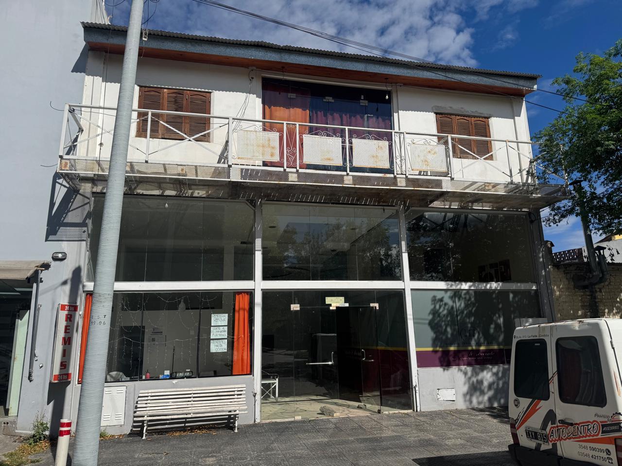 DOS LOCALES COMERCIALES + DOS DEPTOS - RUTA 38 - LA FALDA.-