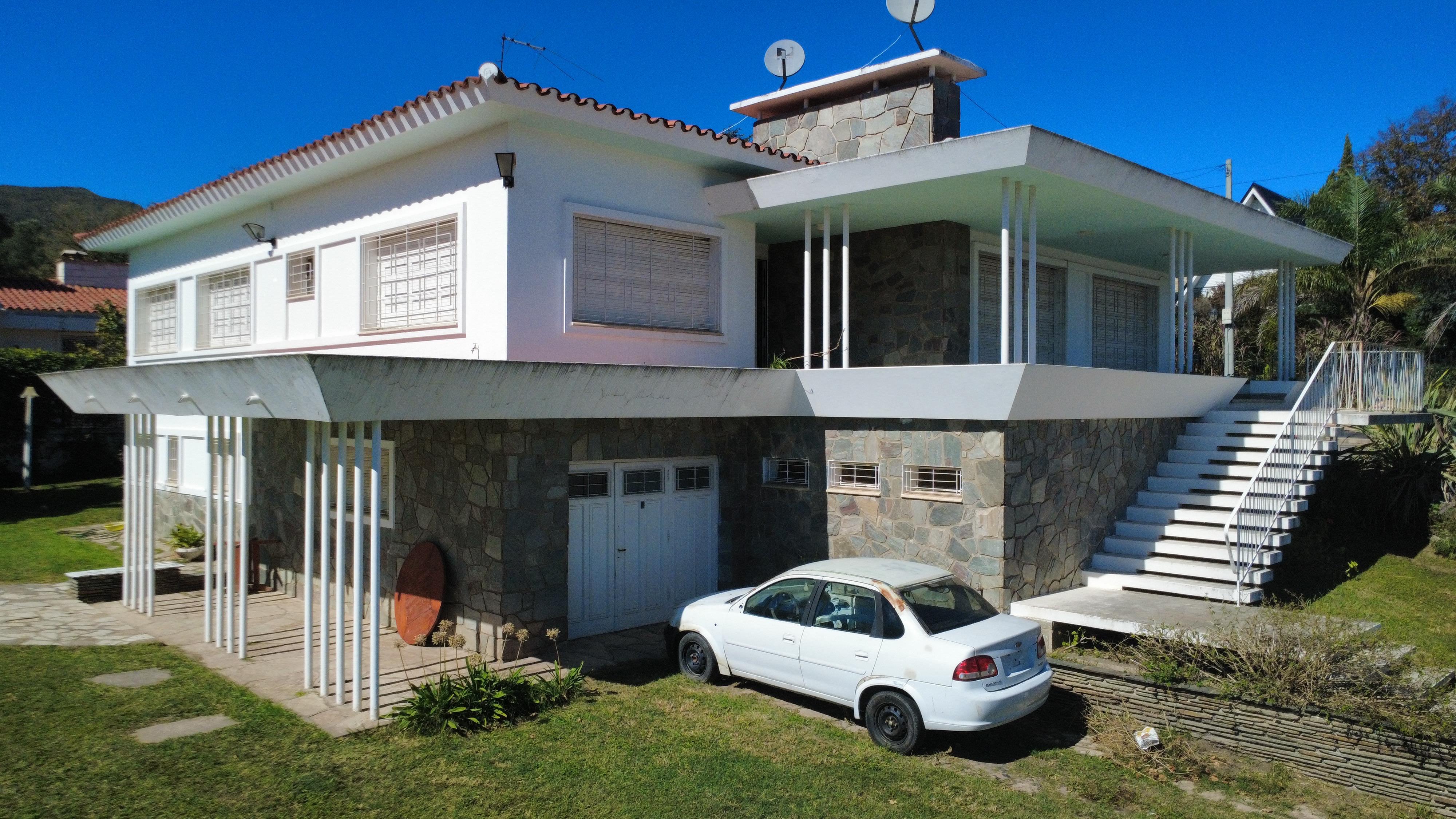 CHALET B° VILLA EDEN - LA FALDA.-