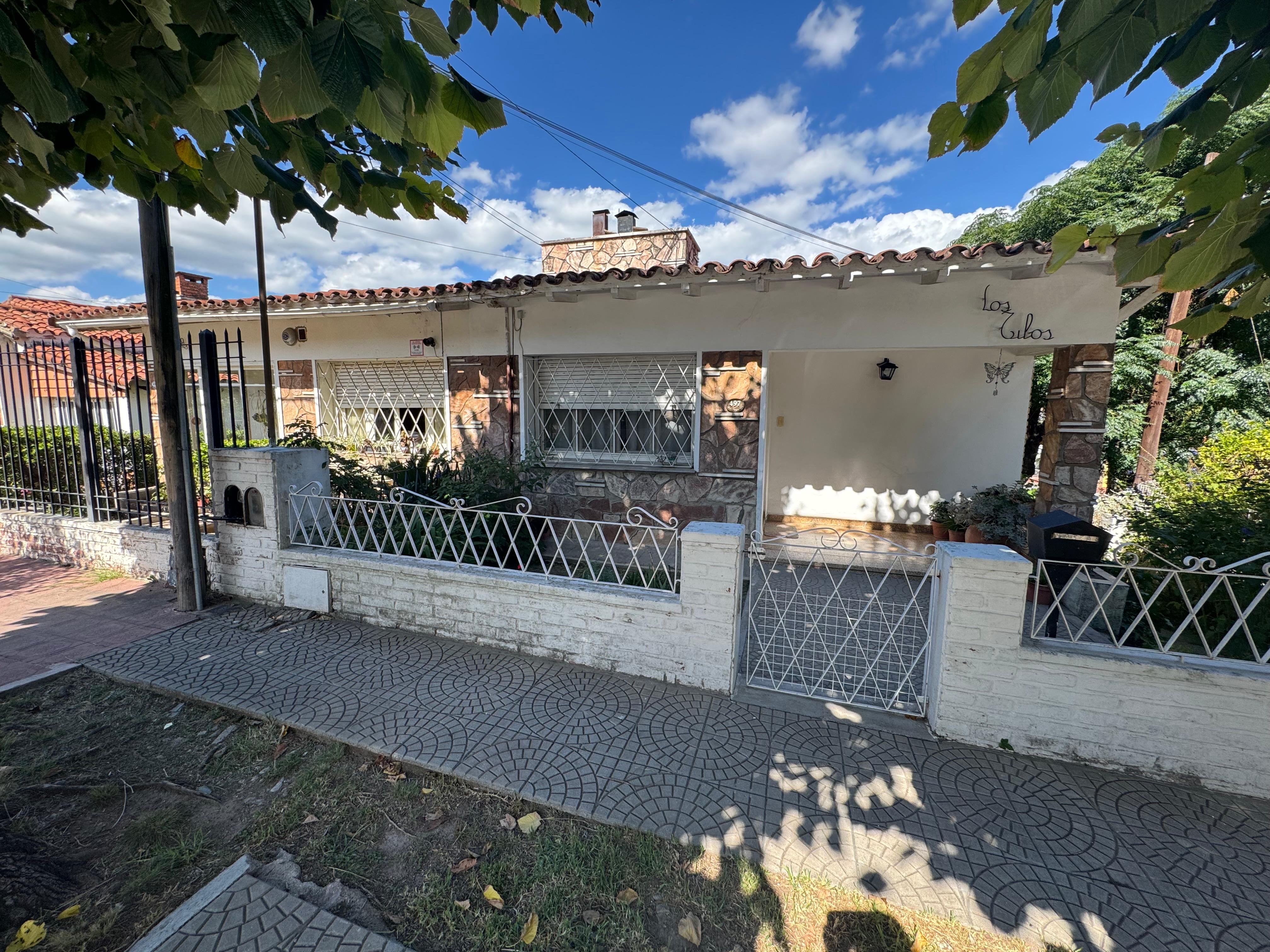 CASA Y MONOAMBIENTE - B° DOMINADOR - LA FALDA.-