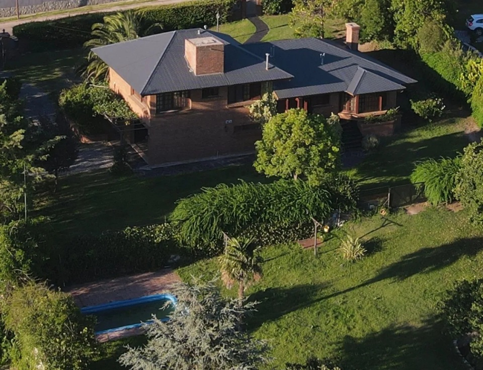 CASA B° VILLA EDEN - LA FALDA.-