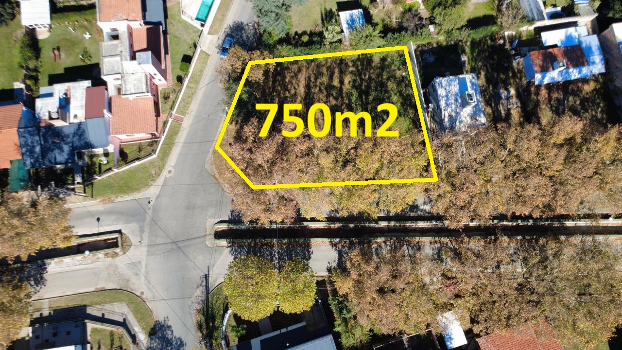 TERRENO B° PARQUE JARDIN - LA FALDA.-