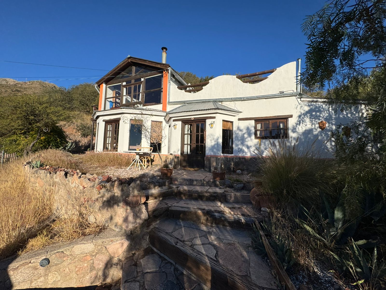 CASA - LOS COCOS - CORDOBA.- 