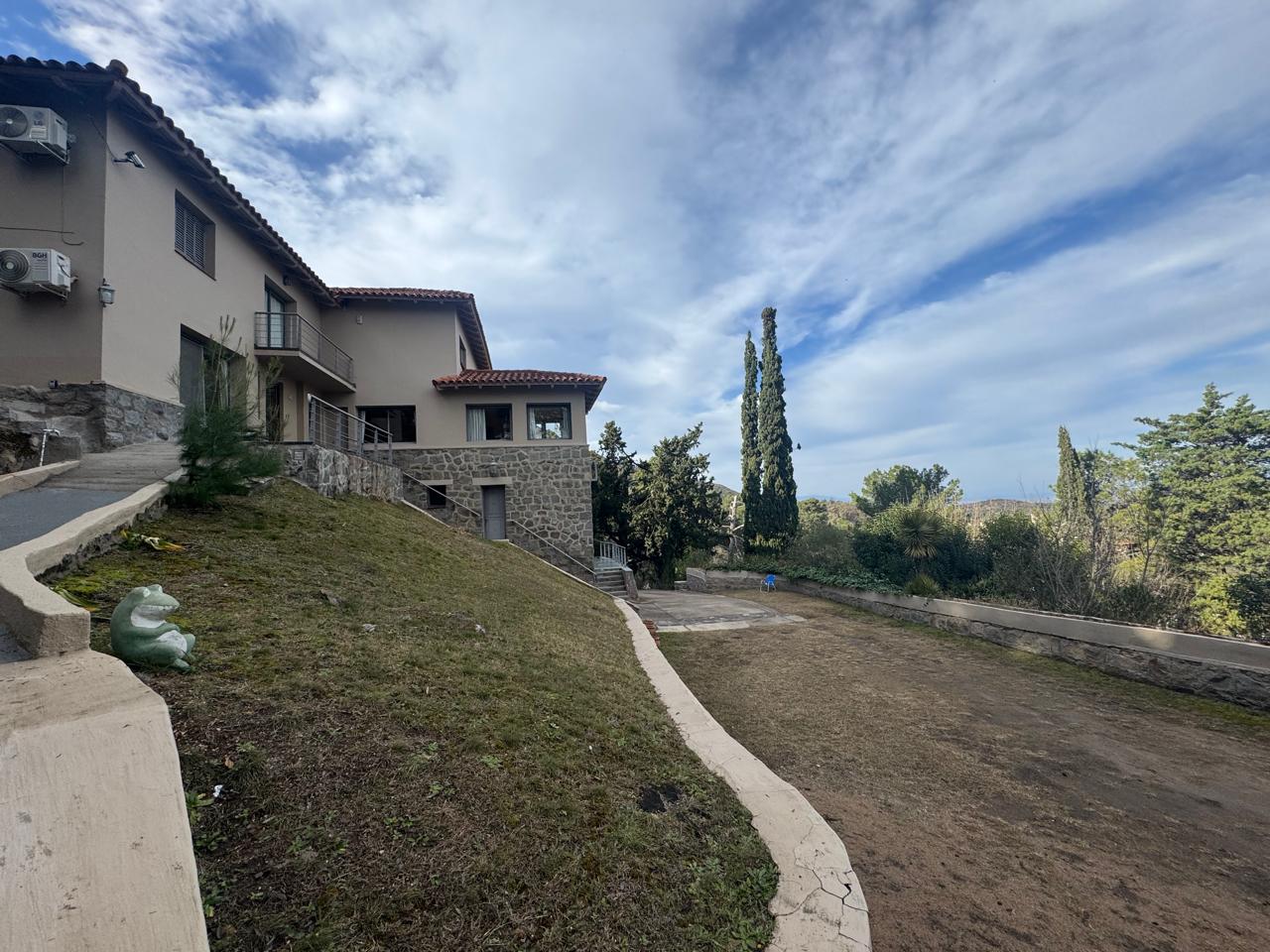 CHALET ATALAYA - B° VILLA EDEN.-