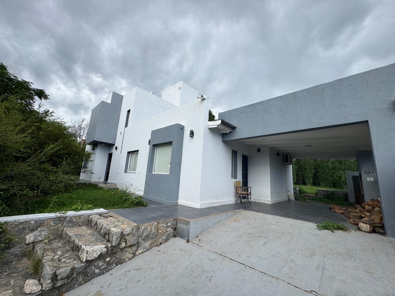 DOS CASA B° VILLA EDEN - LA FALDA.-