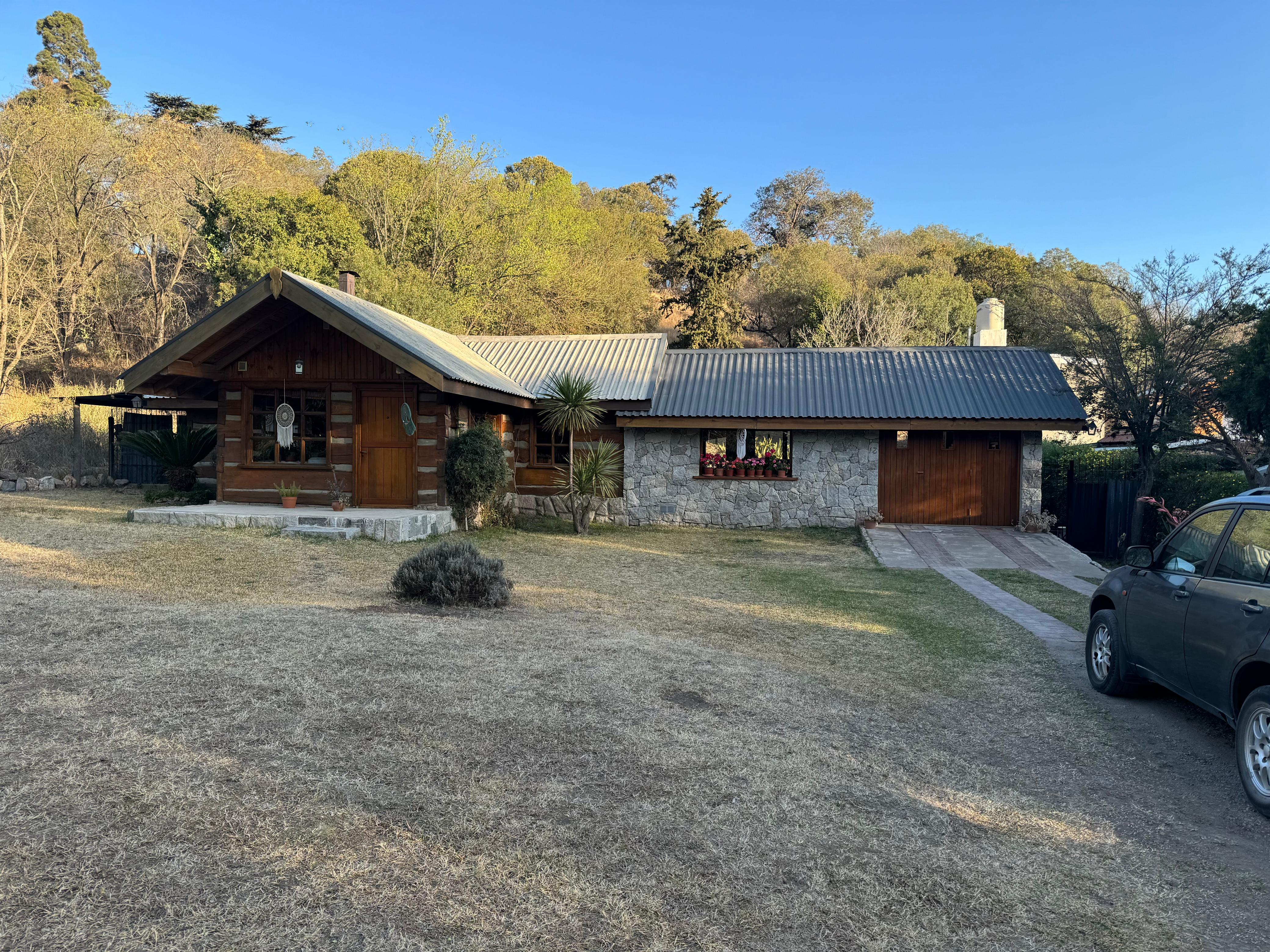 CHALET B° VILLA EDEN - LA FALDA.-