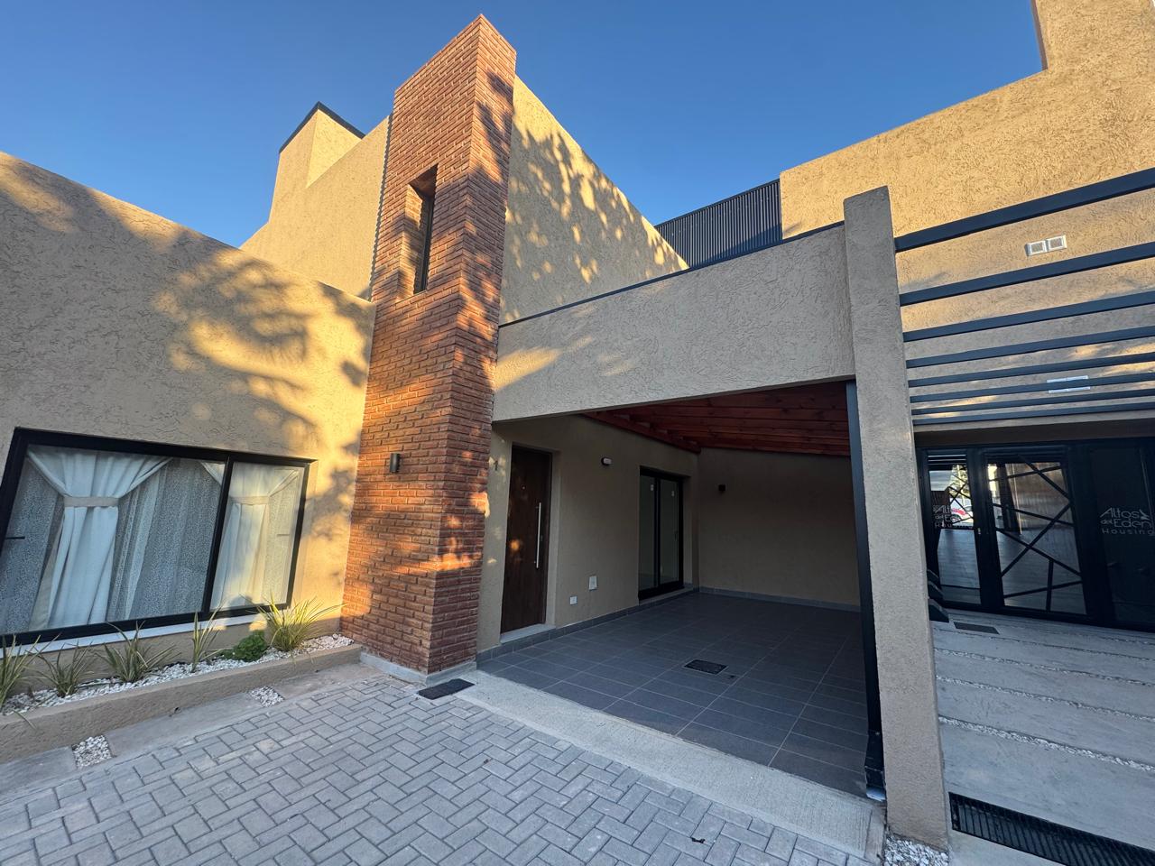 DUPLEX B° VILLA EDEN - LA FALDA.-