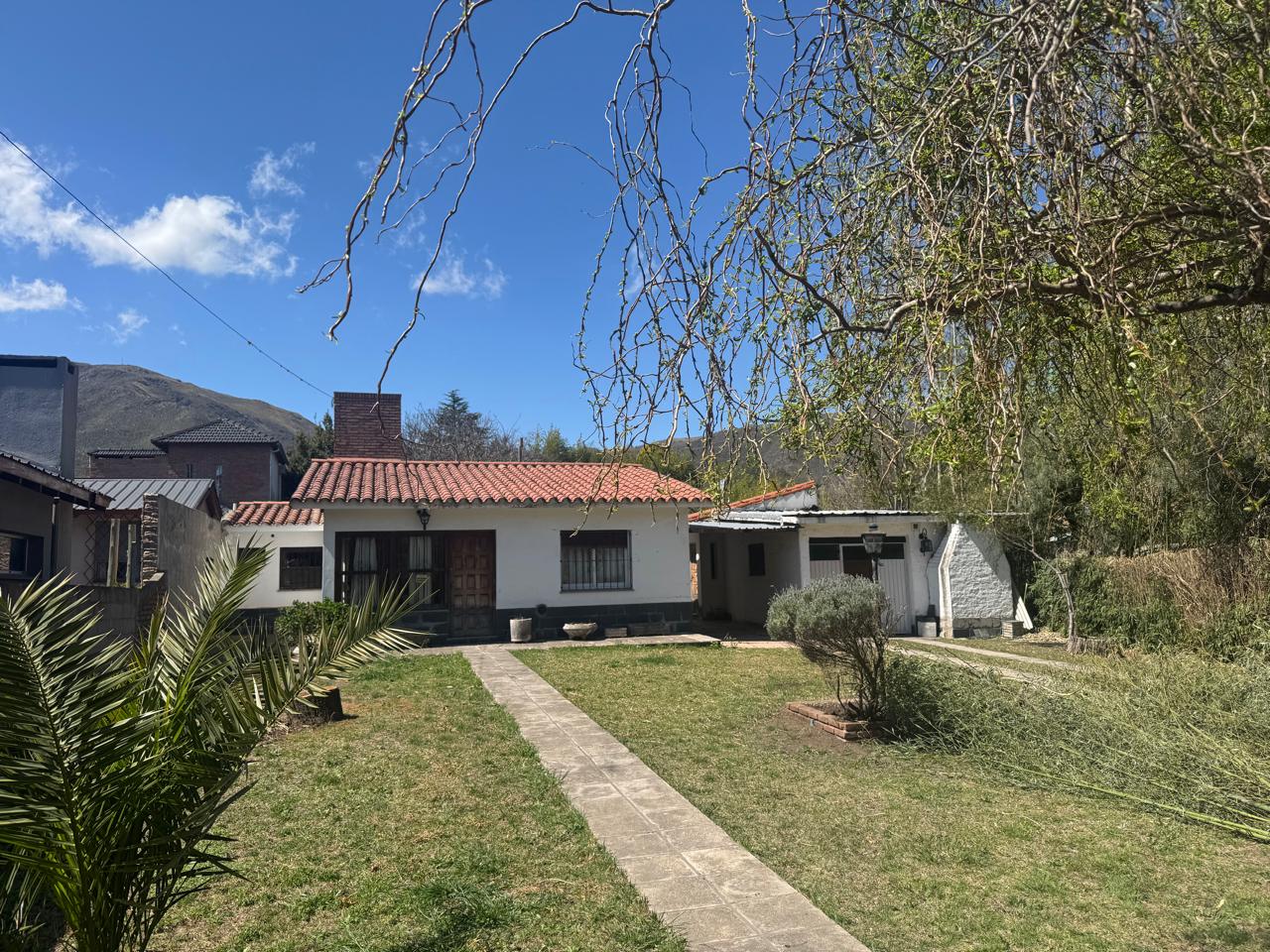 CHALET B° VILLA EDEN - LA FALDA.-