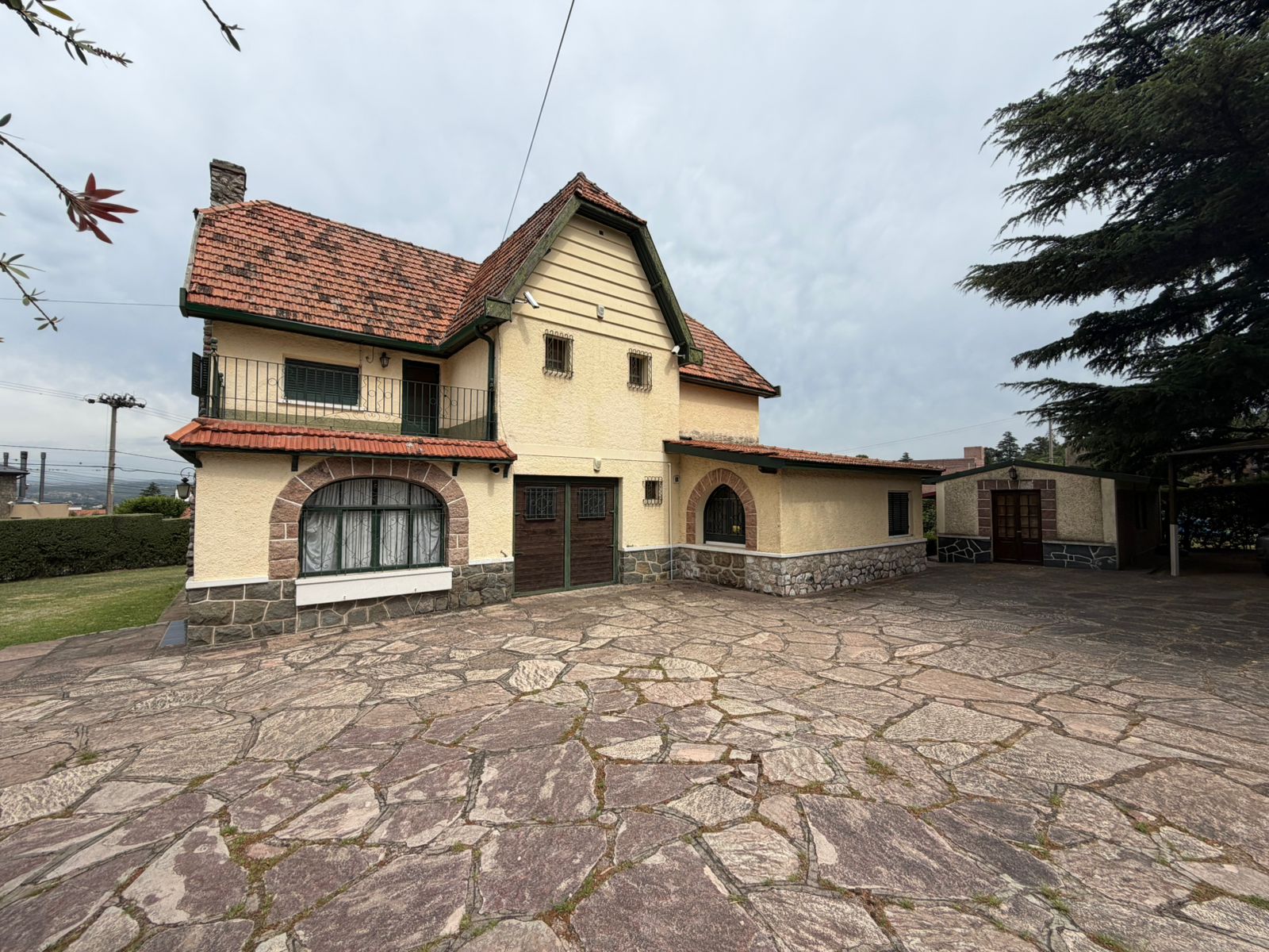 CHALET BÃ�Â° VILLA EDEN - LA FALDA.-