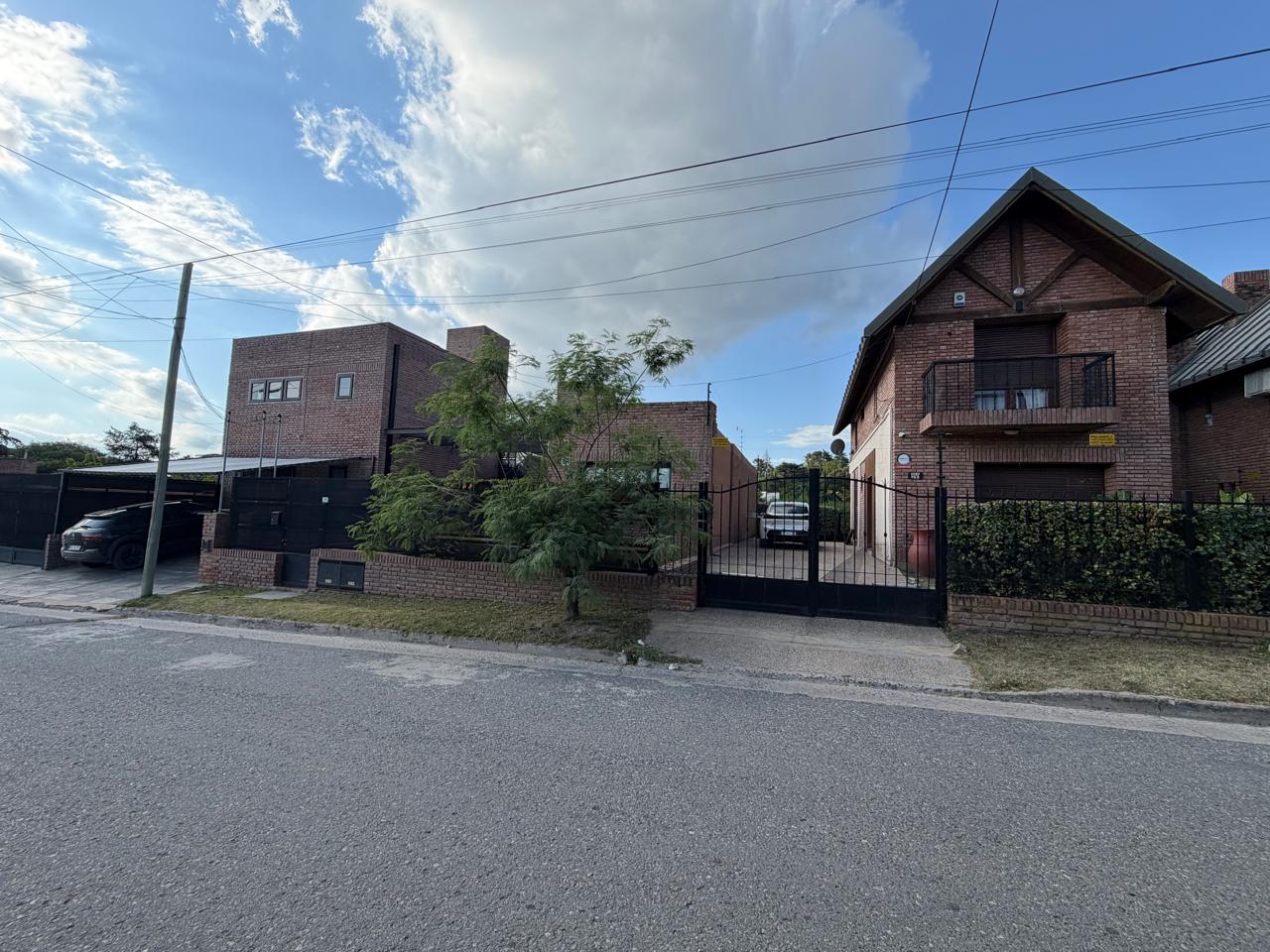 COMPLEJO DE 4 UNIDADES - B° VILLA EDEN.-