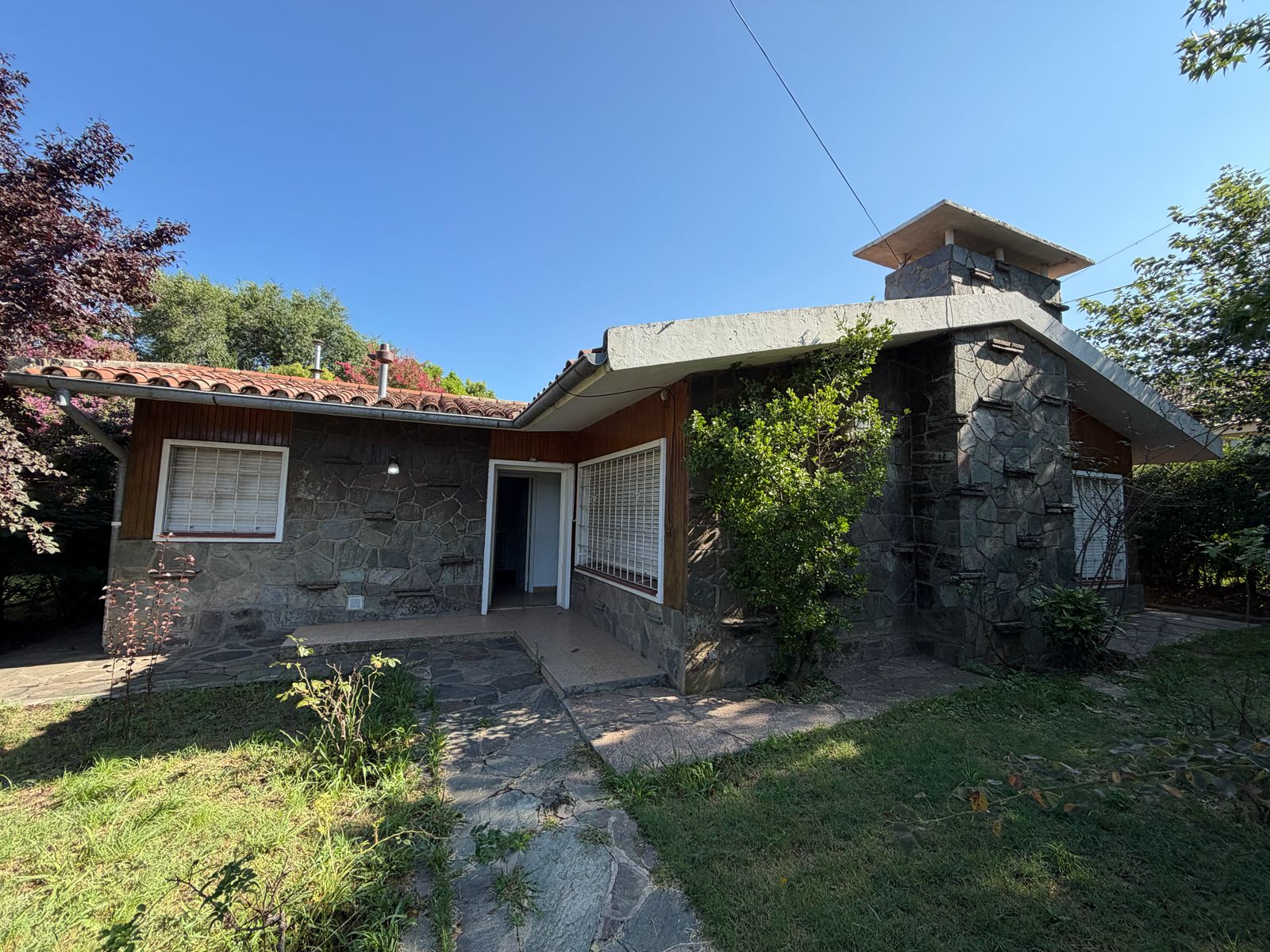 CASA B° VILLA EDEN - LA FALDA.-