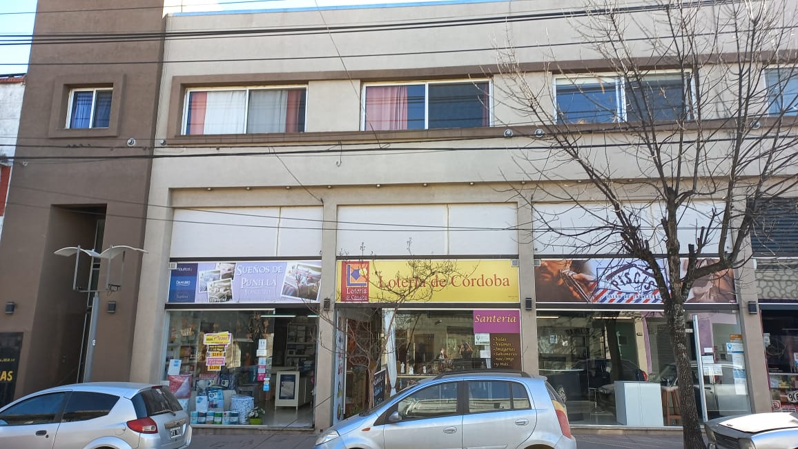 MONOAMBIENTE - B° CENTRO - LA FALDA.-