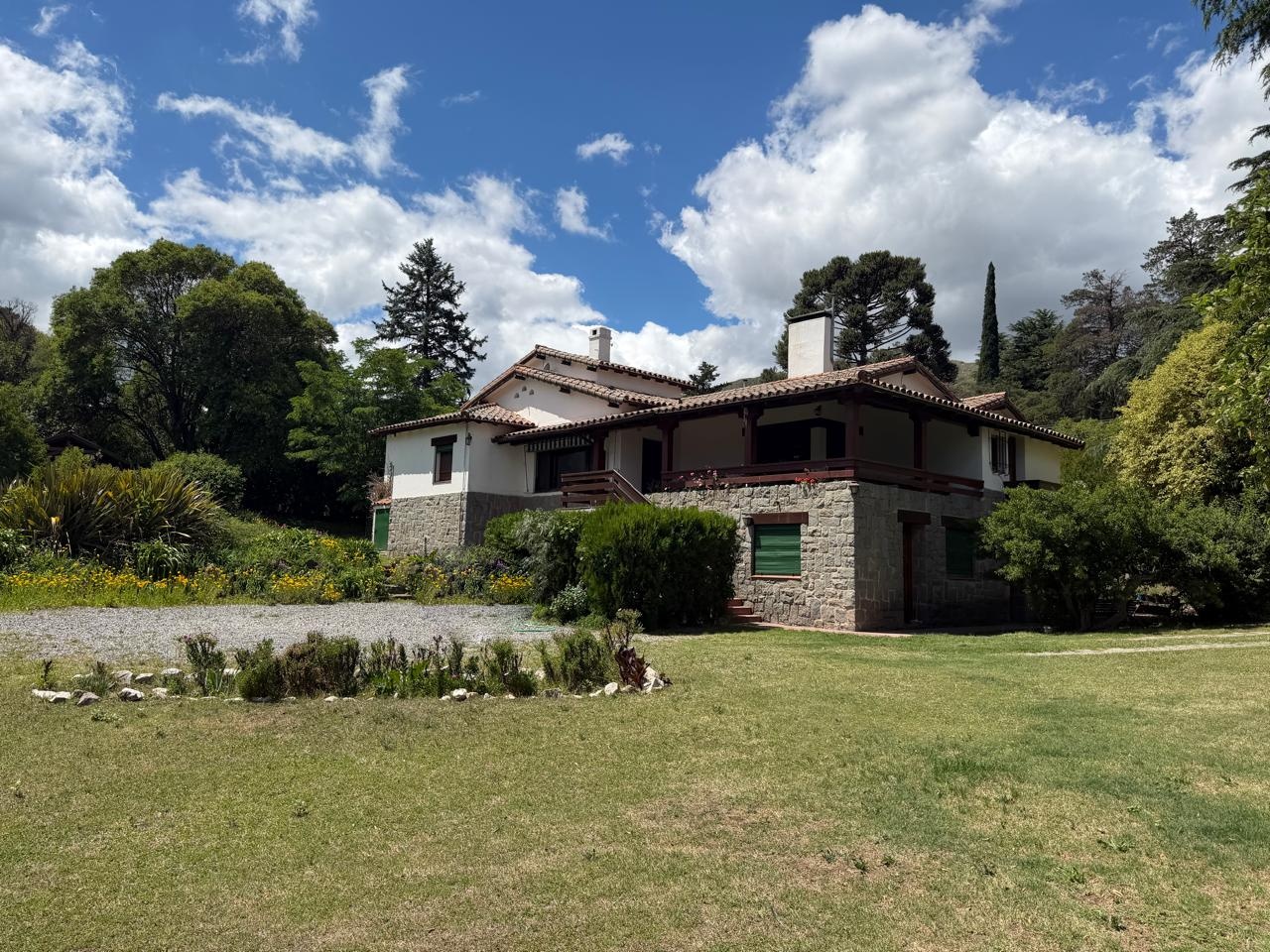 CHALET B° VILLA EDEN - LA FALDA.-