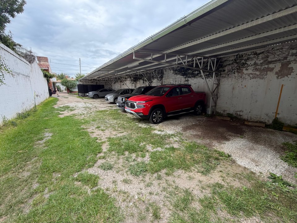 COCHERAS B° CENTRO - LA FALDA.-