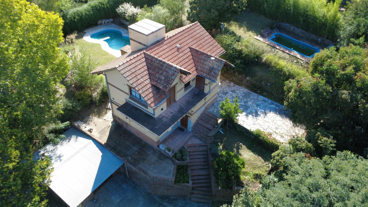 CASA B° PARQUE JARDIN - LA FALDA.-