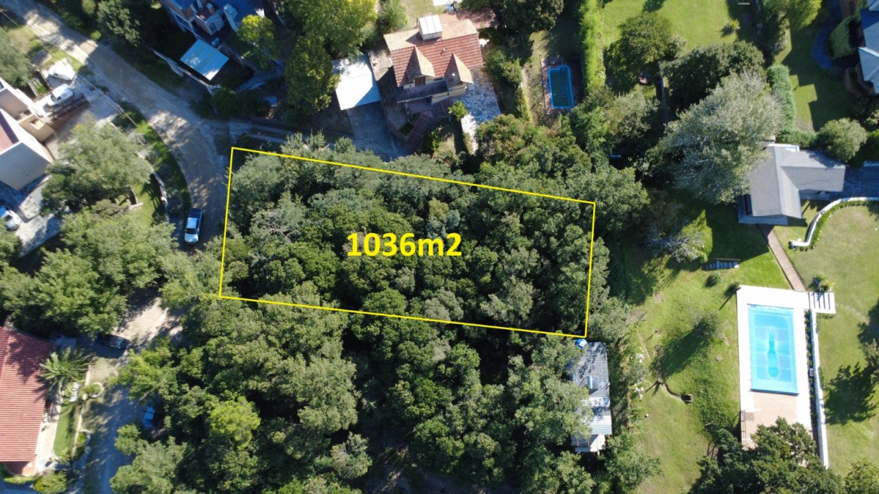 TERRENO B° PARQUE JARDIN - LA FALDA.-