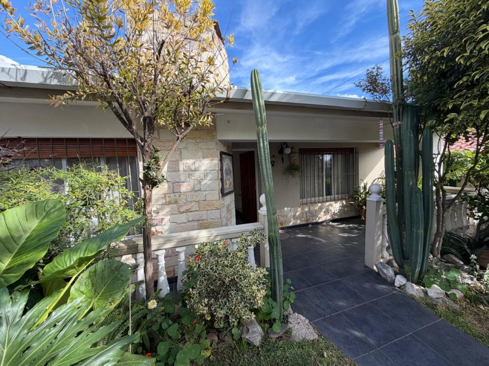 CASA B° VILLA EDEN - LA FALDA.-