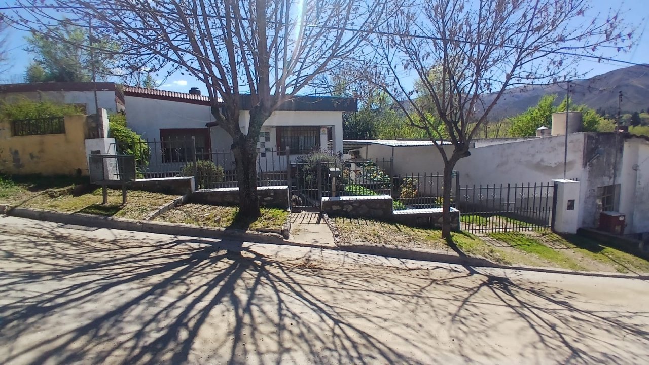 CASA CON DEPARTAMENTO-LA FALDA